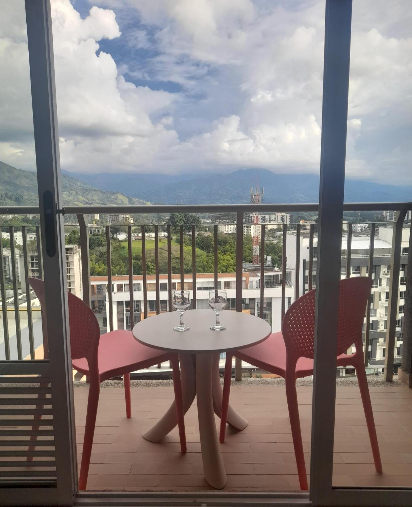 Aparta Estudios Zona 10 Армения Номер фото